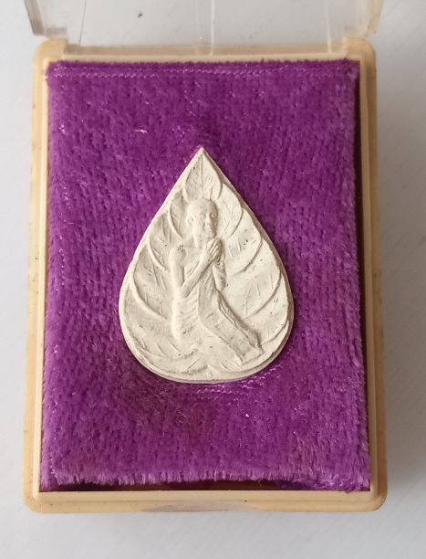 พระผงหันข้างเจ้าคุณนรฯ วัดเทพศิรินทร์