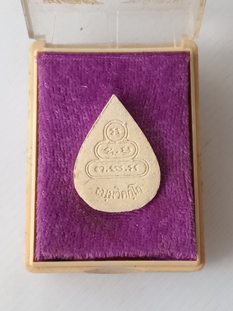 พระผงหันข้างเจ้าคุณนรฯ วัดเทพศิรินทร์