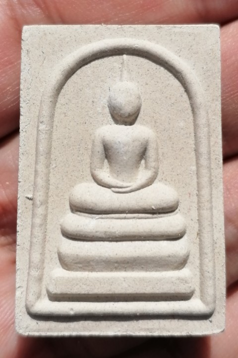 พระสมเด็จเสาร์ ๕ เนื้อผงเก่า รุ่น ๑ หลวงปู่มหาศิลา วัดโพธิ์ศรีสะอาดแกแปะ จ.กาฬสินธ์ ปี ๒๕๖๓ เคาะเดีย