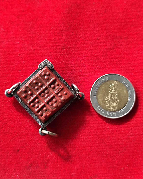 แผ่นนพเก้า กระเบื้อง ยอดพระปรางค์ วัดพระศรีรัตนมหาธาตุวรมหาวิหาร(วัดใหญ่) จังหวัดพิษณุโลก