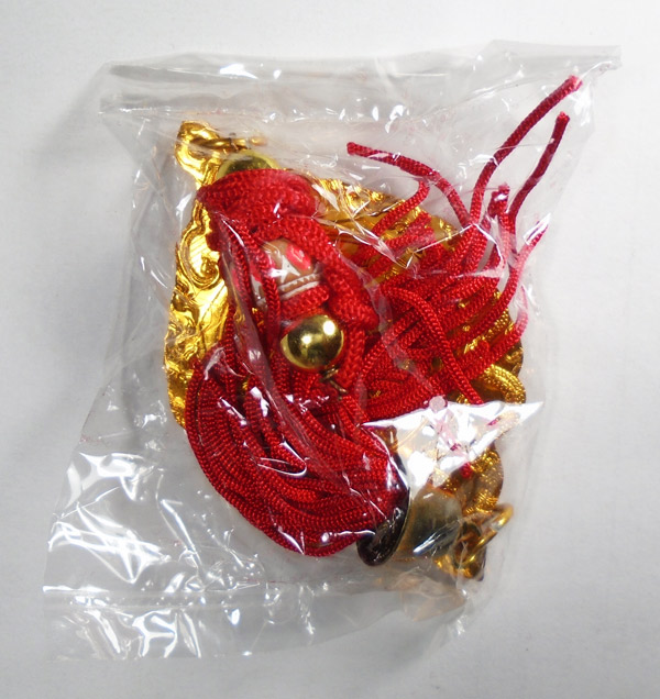 หลวงพ่อคูณวัดบ้านไร่พู่แขวนหน้ารถ"รุ่นไปดีร่ำรวยปลอดภัยปี2538เนื้อปีกเครื่องบิน อยู่ในถุงเดิมๆ