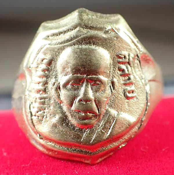 แหวนพ่อท่านคล้าย วัดสวนขัน ปี ๑๒ เนื้อทองเหลือง 2 องค์+แหวนพ่อท่านนวล วัดไสหร้าอีก 1 องค์*225