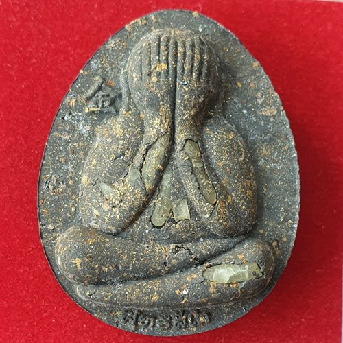 ปิดตาจัมโบ้ปลดหนี้ คูณทองเงินล้าน หลวงพ่อทอง สุทธสีโล เนื้อดำผงใบลาน ฝังข้าวเสก หมายเลข ๑๓๑๓ พร้อมกล