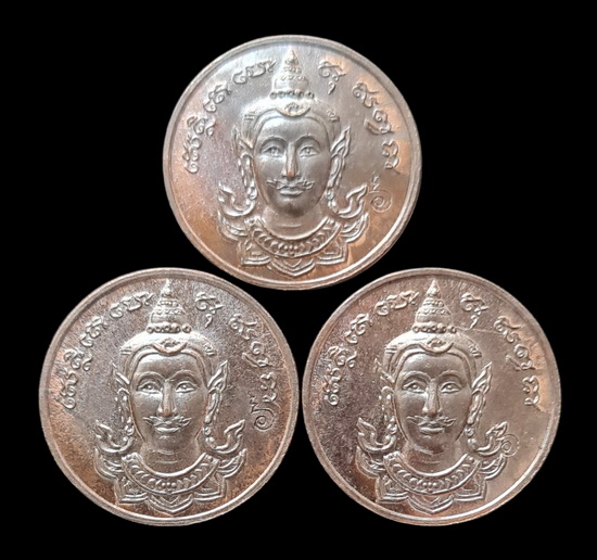 เคาะแรกแดง..เหรียญพระจันทร์เทวา ๒๕๔๕..นวโลหะ ๓ เหรียญ..ล.พ.ดำ วัดเขาพูลทอง จ.จันทบุรี / ส่ง ems