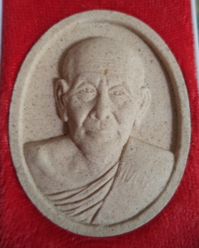 ฿฿เคาะเดียว฿฿พระผงรูปเหมือนครึ่งองค์จัมโบ้รุ่นแรก หลวงพ่อเอียด วัดไผ่ล้อม ปี49