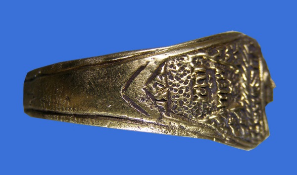 เคาะเดียวแดง  แหวนทองเหลืองหลวงพ่อทองหยิบ วัดบ้านกลาง อ่างทอง