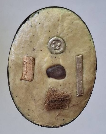 ล็อคเก็ตอาจารย์คม ไตรเวทย์ ต.บางกุ้ง อ.เมือง จ.สุพรรณบุรี อุดหนังเจือ หัวนะโมเงิน ตะกรุดเงินจารมือ