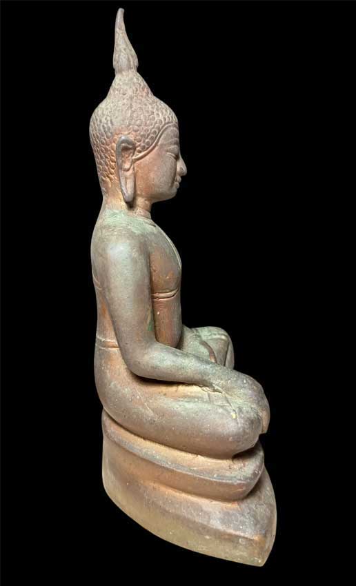  .พระพุทธพิมพ์มารวิชัย เนื้อโลหะเก่าผิวเดิมๆ ขนาดหน้าตัก 3.5 นิ้ว สูง 7 นิ้ว อุดใต้ฐาน ไม่ทราบที่ครั