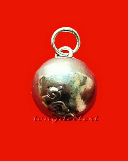 ลูกอมหลวงพ่ออุตตมะ วัดวังก์วิเวการาม จ.กาญจนบุรี กะไหล่เงิน สวยมากค่ะ