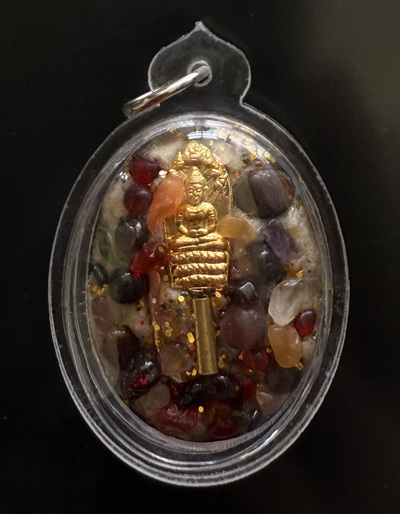 เคาะเดียวแดง.....ล็อกเก็ต หลวงปู่สรวง เทวดาเดินดิน ปางประทานพร เสาร์ 5 ปี39 ด้านหลังอุดของวิเศษ 