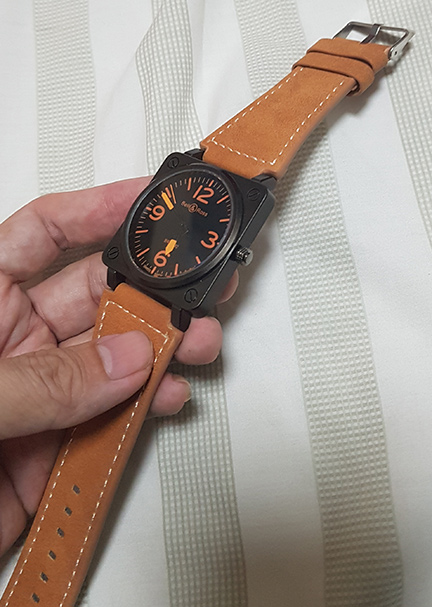 นาฬิกา Bell & Ross ตัวสวย ยอดนิยม ของใหม่ เรือนดำ หลักส้ม สายหนังแมทช์คู่เข้ากัน ขนาด Man Size