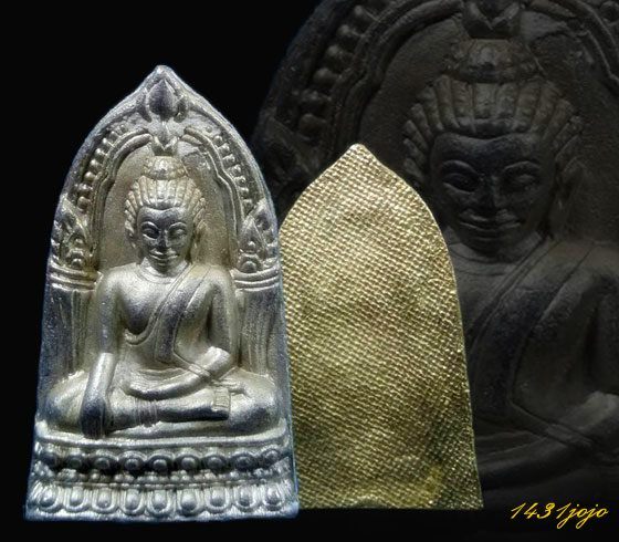 พระพุทธชินราชใบเสมา รุ่นประทานพร เนื้อชินเงิน หรือเนื้อปรอทขาว จัดสร้างขึ้นในปี 2547 มาพร้อมกล่องเดิ