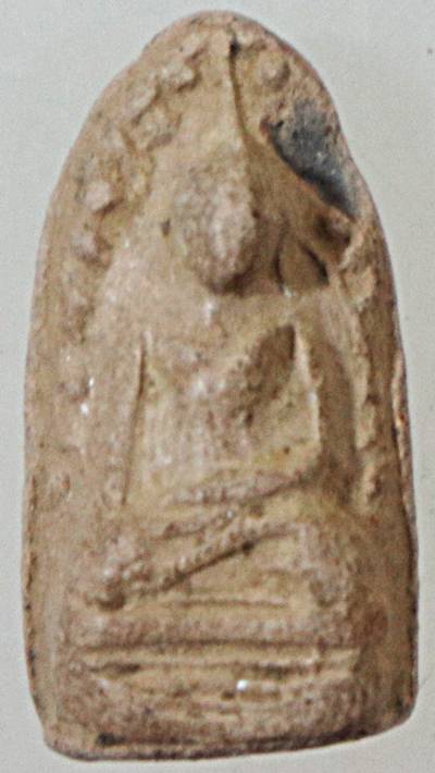 ๒๐ พระรอดหลังเจดีย์จามเทวี ศ.14 เมื่อปี 39 