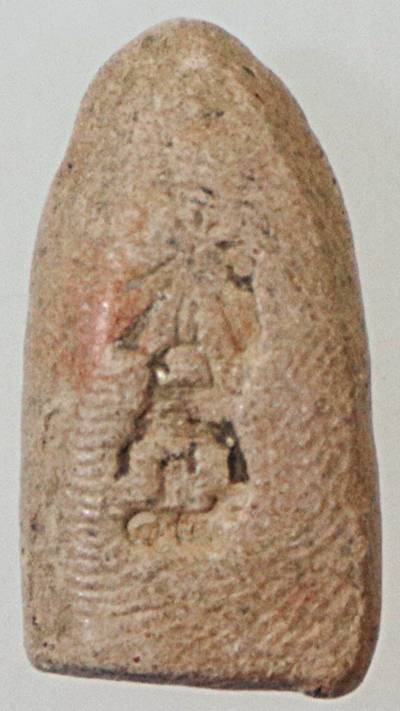 ๒๐ พระรอดหลังเจดีย์จามเทวี ศ.14 เมื่อปี 39 