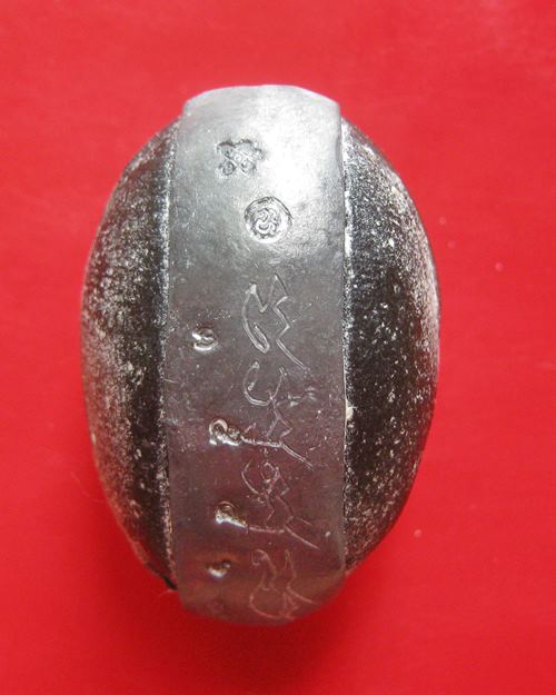 เบี้ยแก้ อุดผงพรายกุมารคลุกรักชันโรง พิธีในโบสถ์ วัดละหารไร่ หลวงปู่บัว ปลุกเสก ปี 54 ฉลองครบ ๒๐๐ ปี