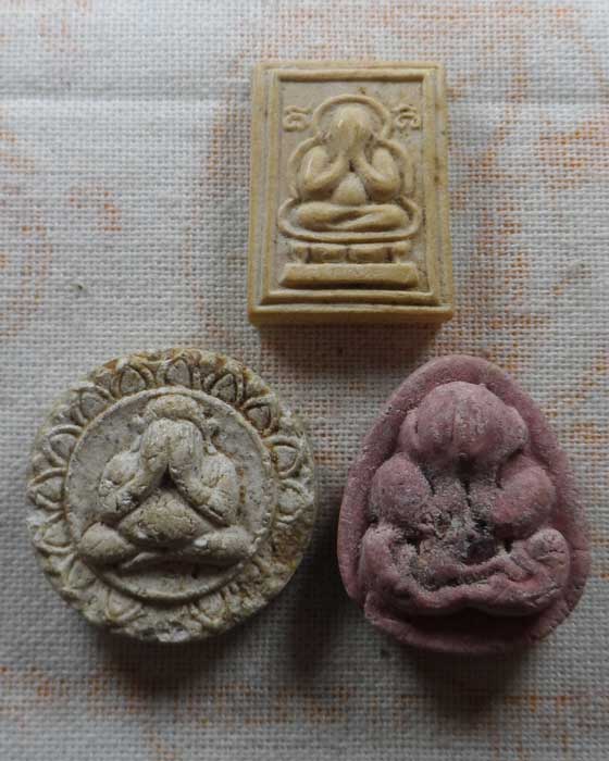 พระปิดตา ไม่ทราบที่ (๓ องค์) 