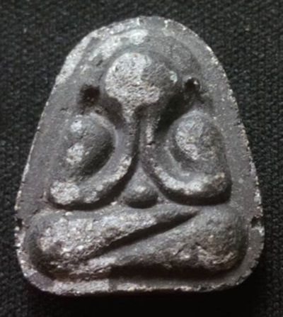 พระปิดตาเนื้อผงใบลาน หลวงพ่อเณร โพธิสัตโต วัดแสนสุขสุทธิวราราม (วัดแสนสุข) จ.ชลบุรี ปี 2519