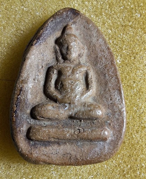 พระลีบบัวเนื้อดิน หลวงพ่อหิน วัดพระนอน ต.พระนอน อ.เมือง จ.นครสวรรค์