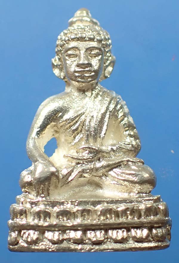 พระชัยวัฒน์ เนื้อเงิน หลวงพ่อรวย วัดท่าเรือ ระยอง สวยกริ๊บ+บัตรรับรองพระแท้*75