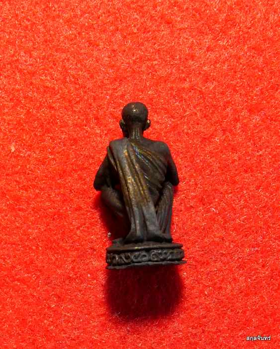 รูปหล่อหลวงพ่อคูณ ปริสุทโธ รุ่นเหลือกินเหลือใช้ กล่องเดิมๆครับ 05