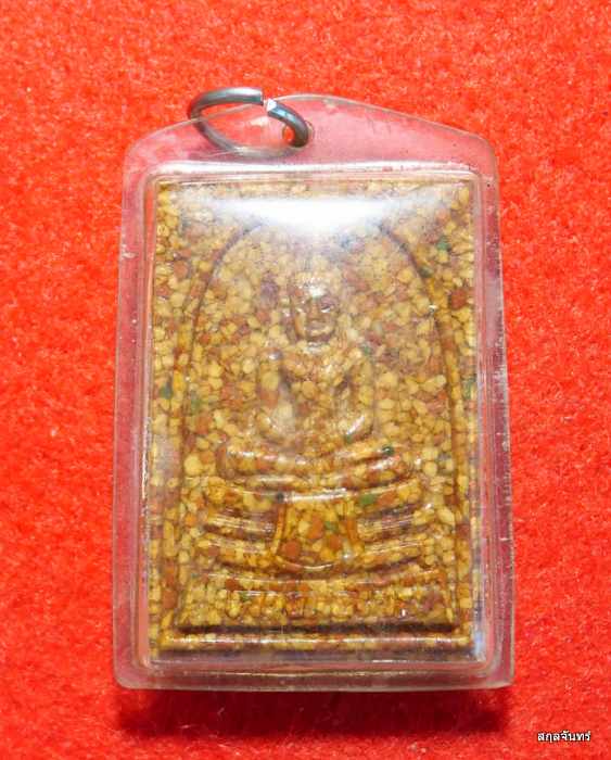 พระผงกระเบื้องหลังคาโบสถ์ หลวงพ่อโสธร พิมพ์ใหญ่  เลี่ยมกันน้ำพร้อมใช้ครับ