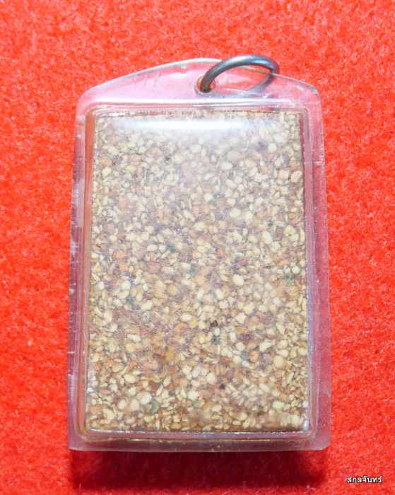 พระผงกระเบื้องหลังคาโบสถ์ หลวงพ่อโสธร พิมพ์ใหญ่  เลี่ยมกันน้ำพร้อมใช้ครับ