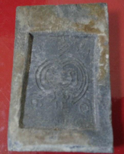 สมเด็จ 9 ชั้น พิมพ์อกร่อง หูบายศรี เนื้อผงใบลาน หลังยันต์