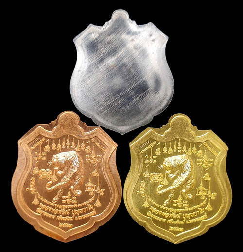 เคาะแรกแดง..พยัคฆ์เจ้าพระยา ๖๓..ไม่ตัดปีกรวม ๓ เหรียญ..ล.พ.พัฒน์ วัดห้วยด้วน จ.นครสวรรค์ / ส่ง ems