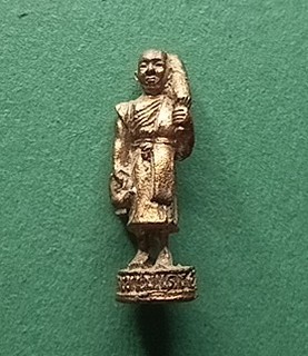 รูปหล่อธุดงค์หลวงพ่อยงยุทธวัดเขาไม้แดงชลบุรี