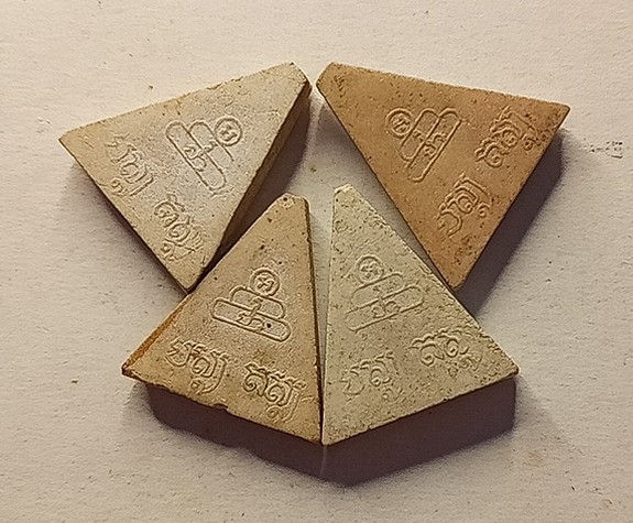 พระผงรุ่นแรกหลวงพ่อทันใจวัดศรีมหาโพธิ์ ปี 2512 เจ้าคุณนรปลุกเสก