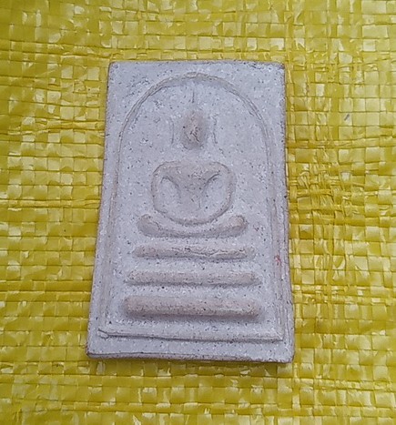 พระสมเด็จหลวงพ่อมหาทองอินทร์วัดกลางคลองสี่ปทุมธานี หลังรูปเหมือน