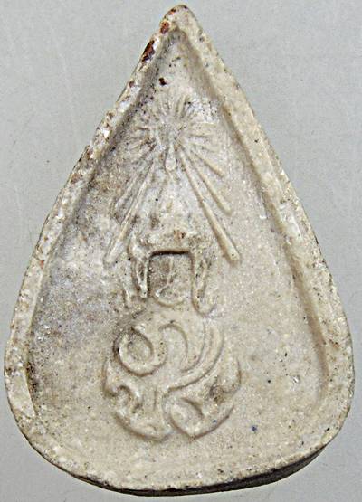 พระแก้วมรกต เนื้อผง หลัง ภปร. ปี 2530 พิธีมหาพุทธาภิเษก ณ พระอุโบสถ์ วัดบวรนิเวศวิหาร และ วัดพระศรีร