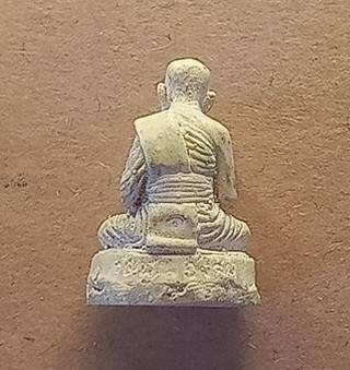 รูปหล่อรุ่นแรกหลวงพ่อจวนเนื้อเรซิ่น อุดผงสิงห์บุรี