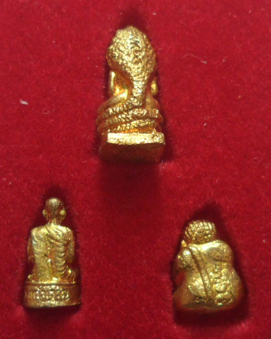 *** จ.สมุทรสงคราม *** พระชุดไตรภาคี รุ่นสมปรารถนาเฮง หลวงพ่อหยอด วัดแก้วเจริญ ปี๒๕๓๗