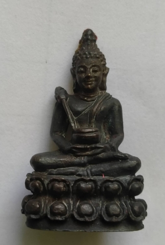 พระชัยวัฒน์ รุ่นทรัพย์มงคล วัดสำเภาเชย ปลุกเสก 3 ไตรมาส ก้นอุดผง 