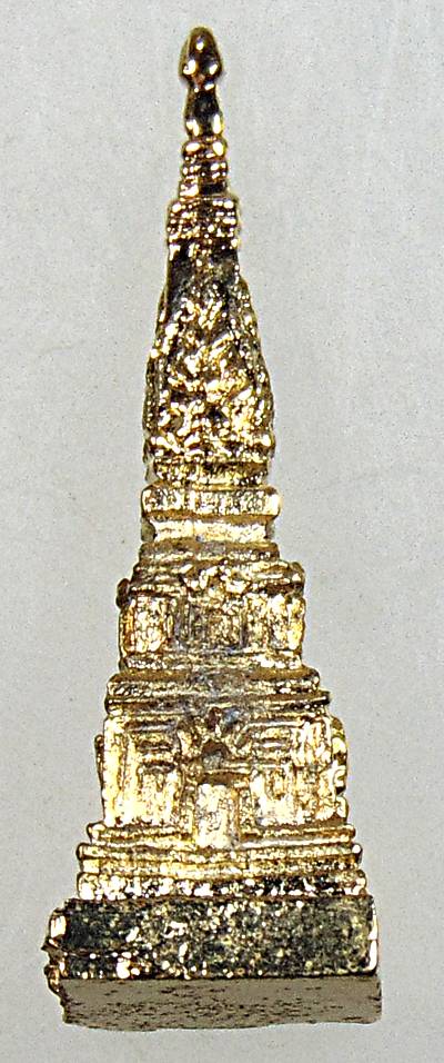 ๒๐ รูปหล่อจำลององค์พระธาตุพนม