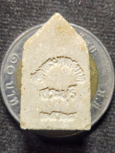 วัดพระพุทธบาท สระบุรี พระผงประจำวันพุทธ เนื้อผงน้ำมัน 2525 