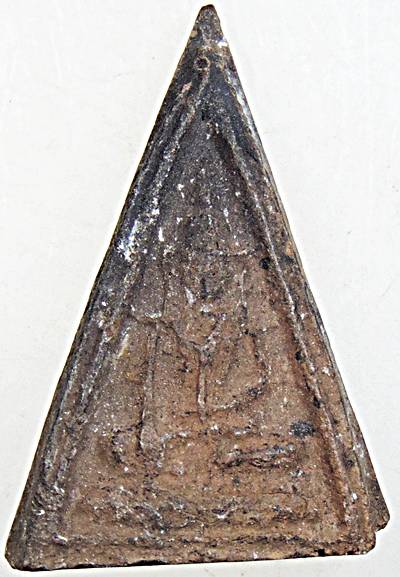 ๒๐ พระพิมพ์นางพญา เนื้อดิน