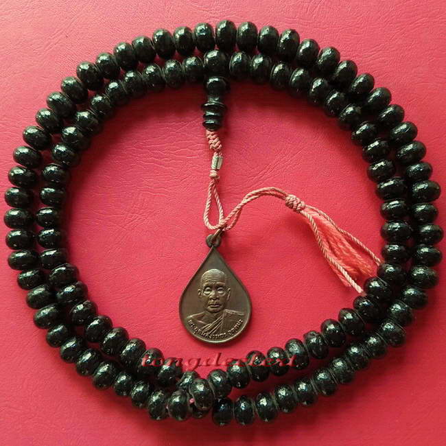 ประคำผงว่านเกสร108 รุ่นแรก หลวงพ่ออุตตมะ วัดวังก์วิเวการาม จ.กาญจนบุรี มีเหรียญห้อยปลายประคำด้วยค่ะ