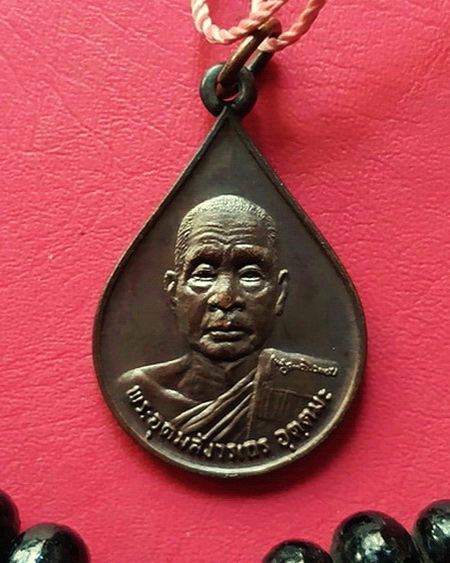 ประคำผงว่านเกสร108 รุ่นแรก หลวงพ่ออุตตมะ วัดวังก์วิเวการาม จ.กาญจนบุรี มีเหรียญห้อยปลายประคำด้วยค่ะ