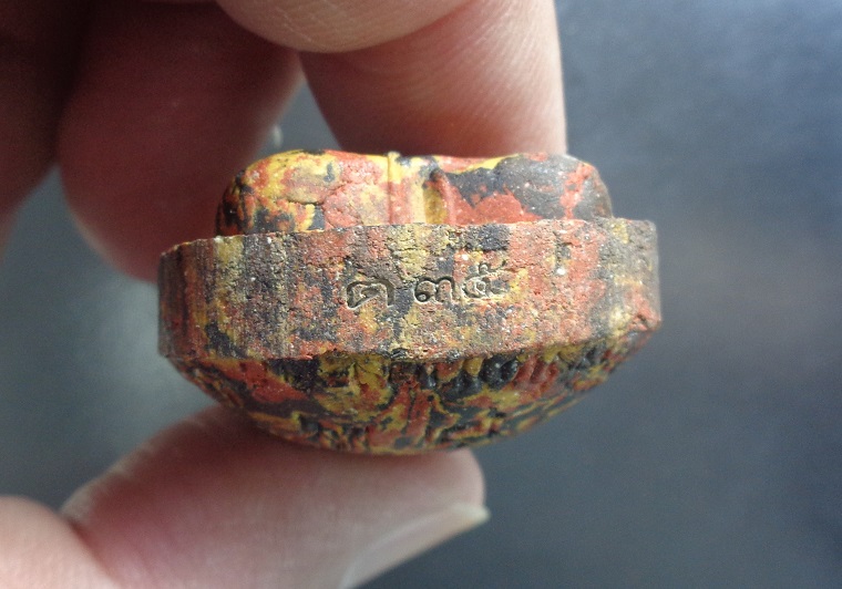 พระผงปิดตาพิมพ์ใหญ่ หลวงปู่โต๊ะ ออกวัดถ้ำสิงโตทอง จ.ราชบุรี เนื้อก้นครก ฝั่งพลอย ปี ๒๕๖๕ สวยครับ