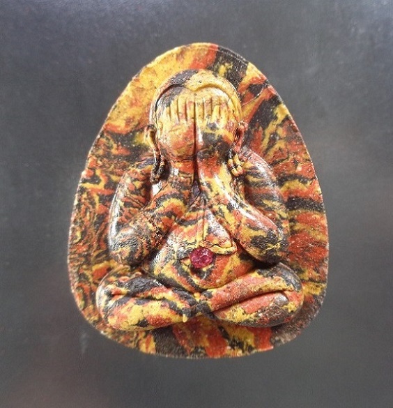 พระผงปิดตาพิมพ์ใหญ่ หลวงปู่โต๊ะ ออกวัดถ้ำสิงโตทอง จ.ราชบุรี เนื้อก้นครก ฝั่งพลอย ปี ๒๕๖๕ สวยครับ