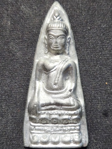 วัดเชิงท่า จ.ลพบุรี พระหูยาน บัวสองชั้น  หลวงพ่อถม  ปี48 เนื้อชิน ตอกโค๊ต2จุด