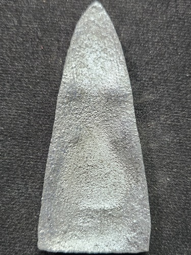 วัดเชิงท่า จ.ลพบุรี พระหูยาน บัวสองชั้น  หลวงพ่อถม  ปี48 เนื้อชิน ตอกโค๊ต2จุด