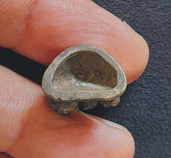 กุมารทองเพชรพรหมคุณ หลวงปู่หงษ์ พรหมปัญโญ สุสานทุ่งมน สุรินทร์ครับ