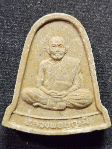 วัดเขาสมอคอน จ.ลพบุรี พระผงรูปเหมือนซุ้มระฆัง หลวงพ่อบุญมี  หลังหลวงพ่อสัมฤทธิ์ 