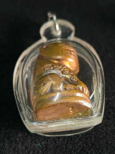 เสือหลวงพ่อสมชาย วัดปริวาส จ.กรุงเทพฯ ปี ๒๕๕๕ รุ่นสร้างอุโบสถ เลี่ยมพลาสติกพร้อมใช้ สวยครับ