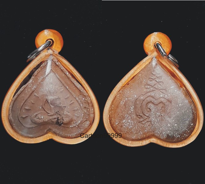 พระผงใบโพธิ์รัศมี หลวงปู่ดู่ วัดสะแก อยุธยา ปี ๒๐ เลี่ยมพร้อมใช้ครับผม