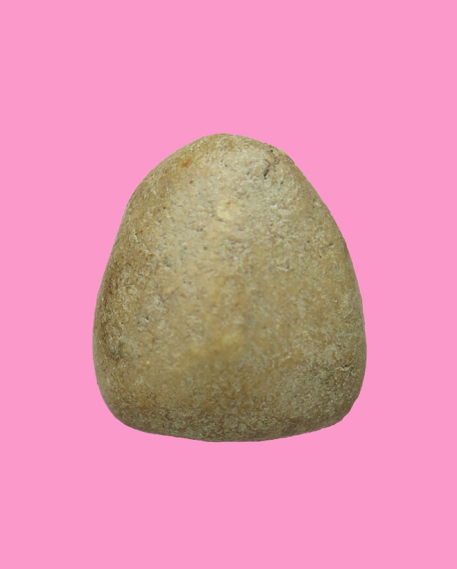 พระปิดตาเม็วบัว เนื้อผงน้ำมัน สมาธิเพชร