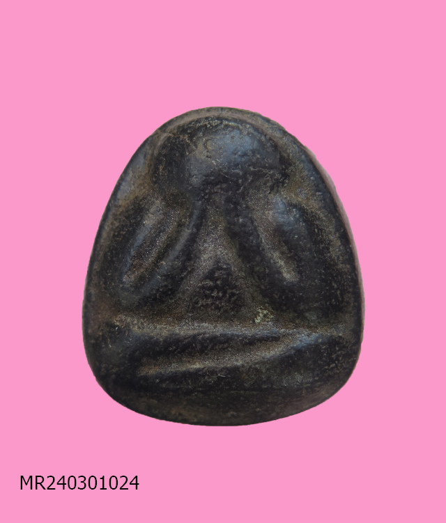 พระปิดตา เนื้อผงคลุกรัก